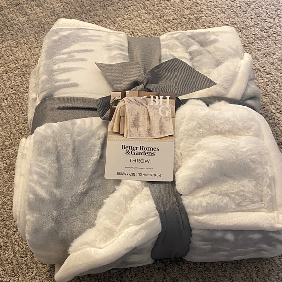 Better Homes & Gardens Printed Velvet Plush Faux Fur Soft Throw Blanket Oversize - Picture 3 of 3